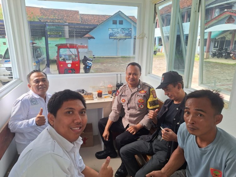 Sambang Bhabinkamtibmas Desa Cikupa Bangun Sinergi dengan Aparatur Desa