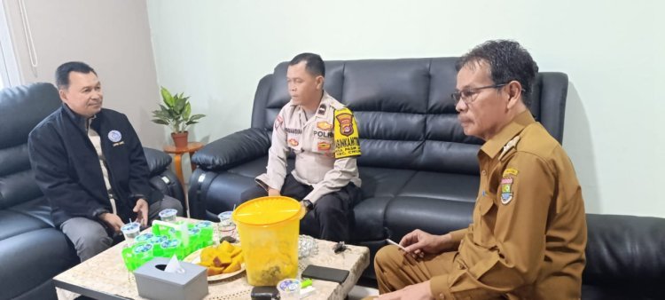 Bhabinkamtibmas Desa Pasir Jaya Lakukan Kunjungan dan Edukasi ke Kantor Desa