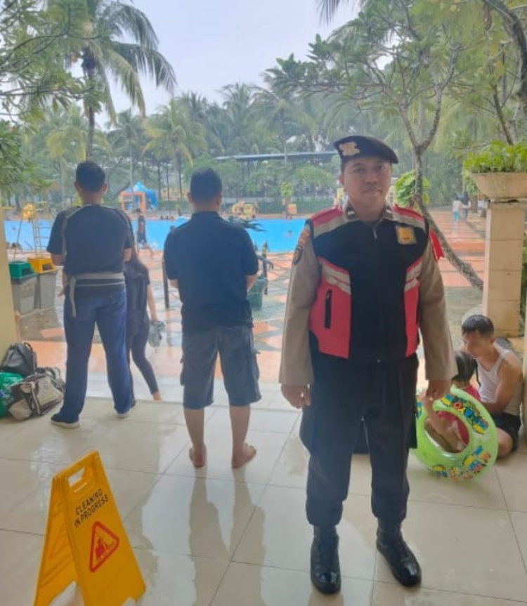 Personel Sat Pamobvit Polresta Tangerang Patroli Wisata di Waterboom Citra Raya, Pastikan Keamanan Pengunjung