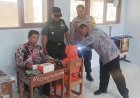 Danramil Pupelem Dampingi Murid SD Terima Imunisasi