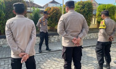 Kapolsek Kronjo AKP I Nyoman Nariana Pimpin Apel Pagi, Tegaskan Pentingnya Kedisiplinan