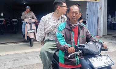 SULTAN SINGAPURA KAI EMILIO BAGI-BAGI MOTOR, SEMBAKO, DAN UANG TUNAI DI BATAM