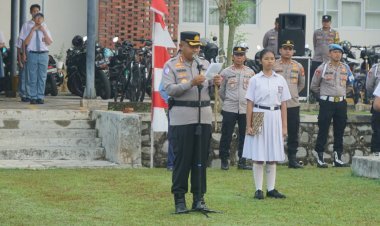 Jadi Pembina Upacara di SMAS Tarakanita, Kapolresta Tangerang Imbau Pelajar Jauhi Pelanggaran Hukum