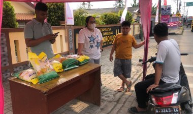 Beras 5 Kg Dijual Murah, Polsek Kronjo Ringankan Beban Warga