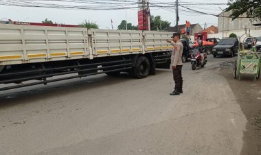 Polisi Cikupa Atur Lalu Lintas Sore Hari, Warga Merasa Lebih Aman