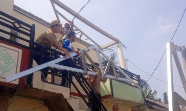 Polsek Tigaraksa Laksanakan Kegiatan Kerja Bakti di Ponpes Darut Tafsir, Desa Taban Kecamatan Jambe