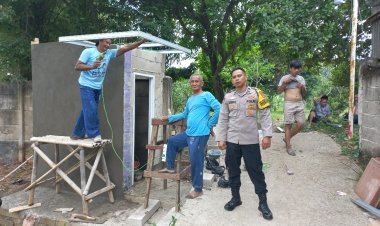 Bhabinkamtibmas Pasir Gadung Sambang dan Kerja Bakti Pembuatan WC Makam