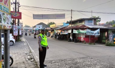 Aktivitas Pagi Lancar, Polsek Cilegon Hadir di Persimpangan Jalan