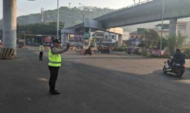 Pengaturan Kendaraan Dilaksanakan Personel Polsek KSKP Merak Polres Cilegon Polda Banten