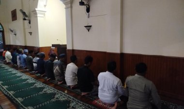 Bhabinkamtibmas Cinangka Perkuat Kondusifitas Lewat Subuh Keliling