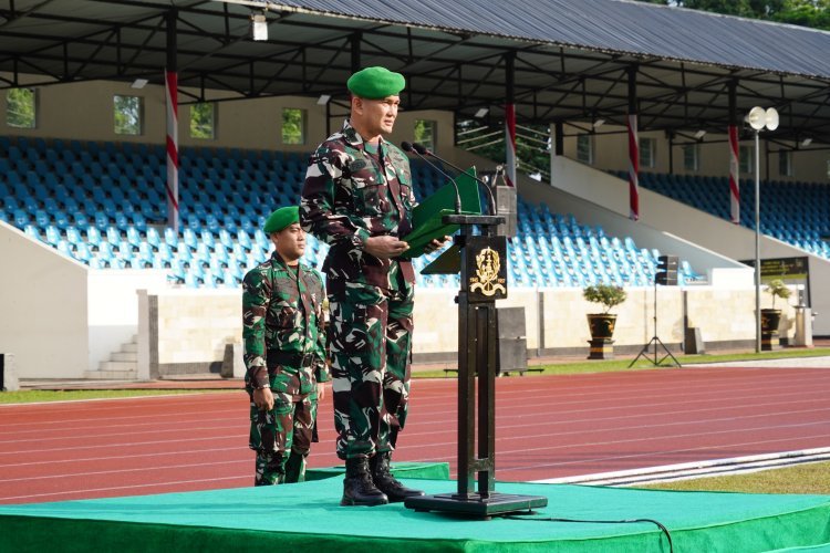 Brigjen TNI Fierman Pimpin Upacara Bendera Mingguan di Akmil Magelang