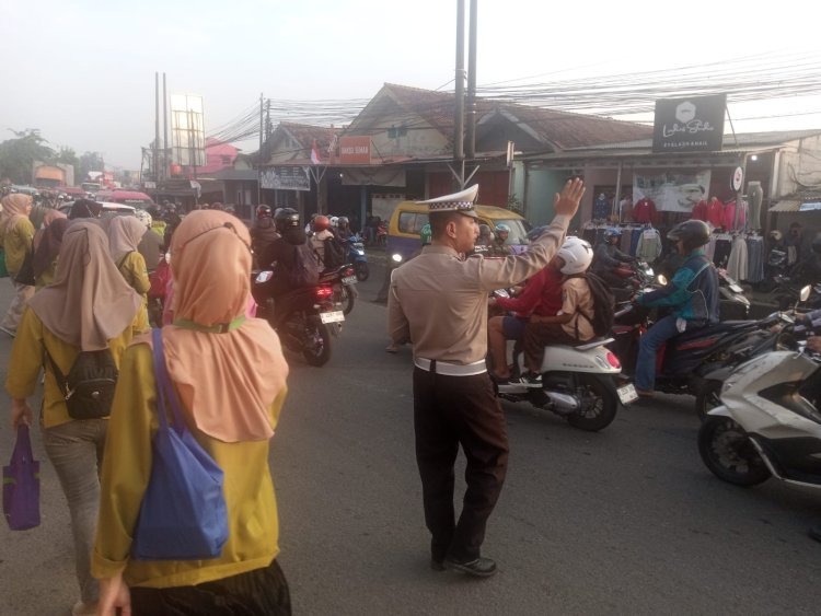 Polsek Cikupa Gelar PECAK Pagi di Simpang Columbus, Wujud Pelayanan Prima Polri