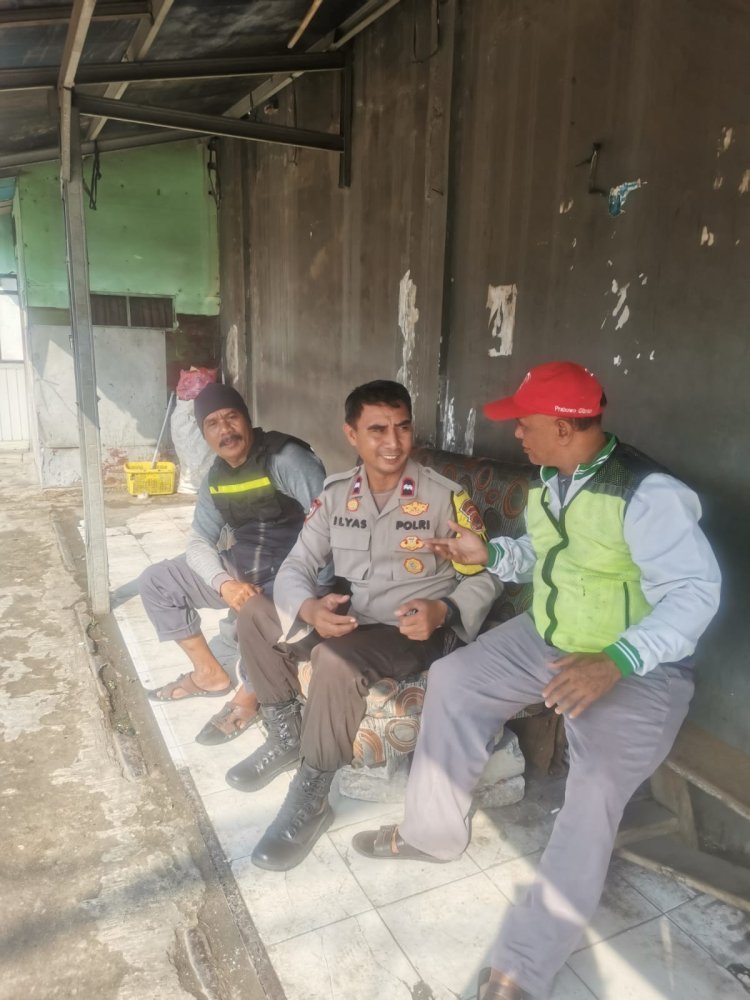 Bripka Ilyas Sambangi Pangkalan Ojeg di Sukamulya, Sampaikan Pesan Kamtibmas dan Anti Persekusi