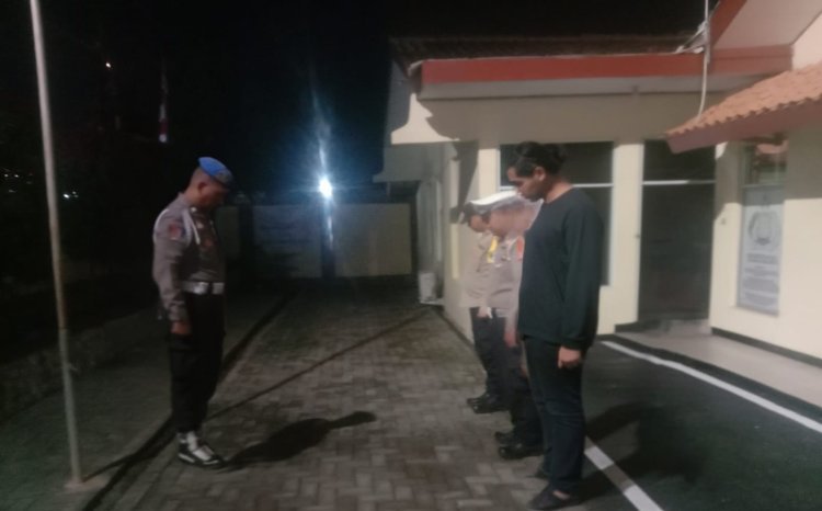Kapolsek Kronjo Apresiasi Kinerja Anggota Lewat Apel Malam