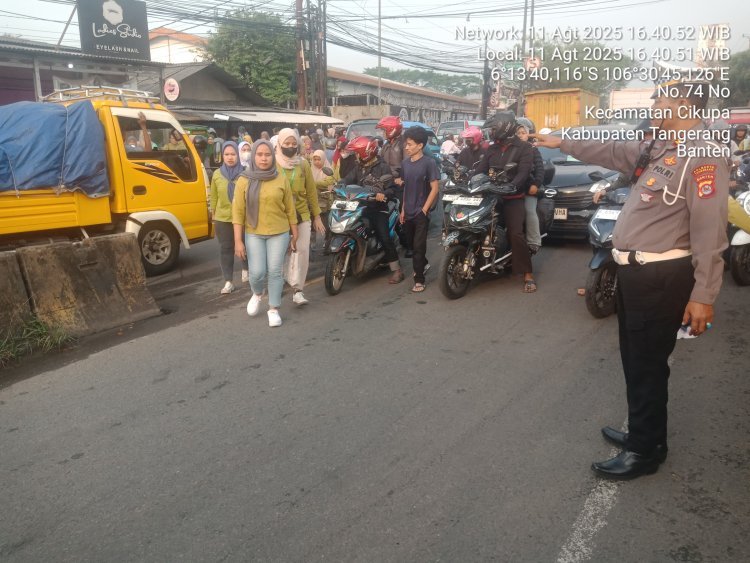 Pengaturan Lalin Sore Polsek Cikupa Jaga Kelancaran di Jalan Raya Serang