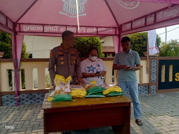 Polresta Tangerang Bantu Warga dengan Beras Murah di Polsek Kronjo