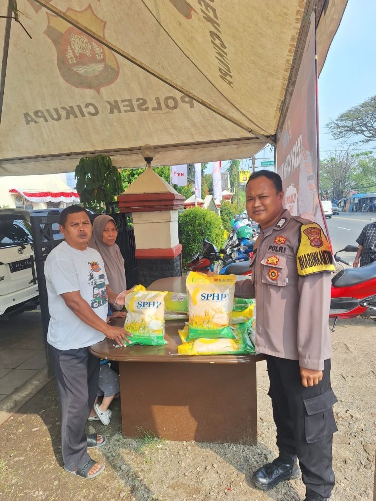 Polsek Cikupa Hadirkan Beras Murah untuk Ringankan Beban Warga