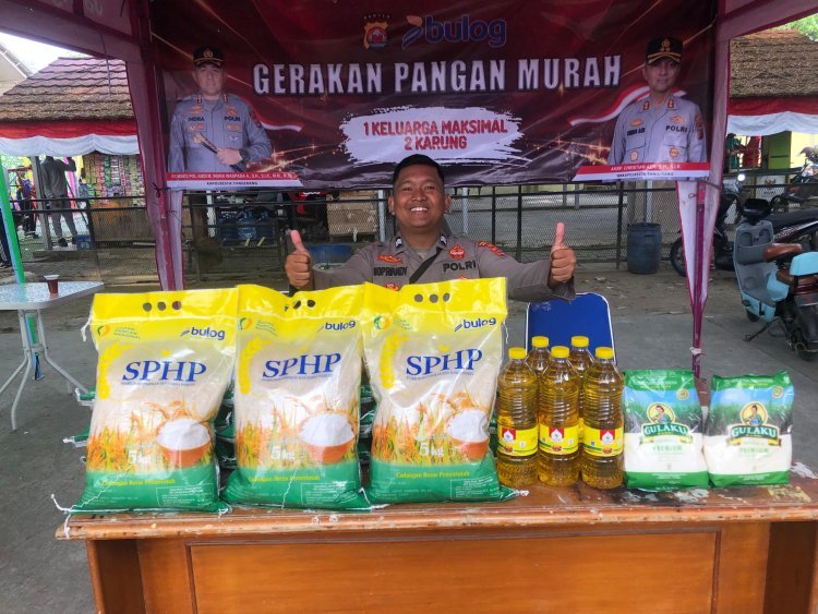 Polsek Kronjo Jual Sembako Murah, Warga Bisa Hemat Belanja Harian