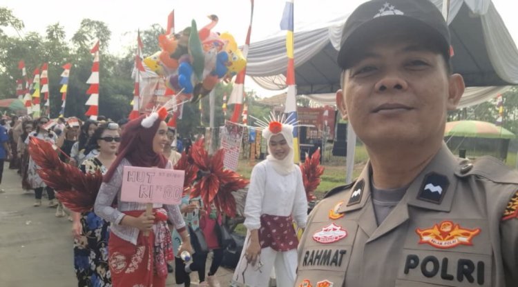 Bhabinkamtibmas Polsek Balaraja Monitoring Perlombaan dan Pembagian Hadiah HUT ke-80 RI Tahun 2025 di Desa Kaliasin Wilayah Hukum Polresta Tangerang