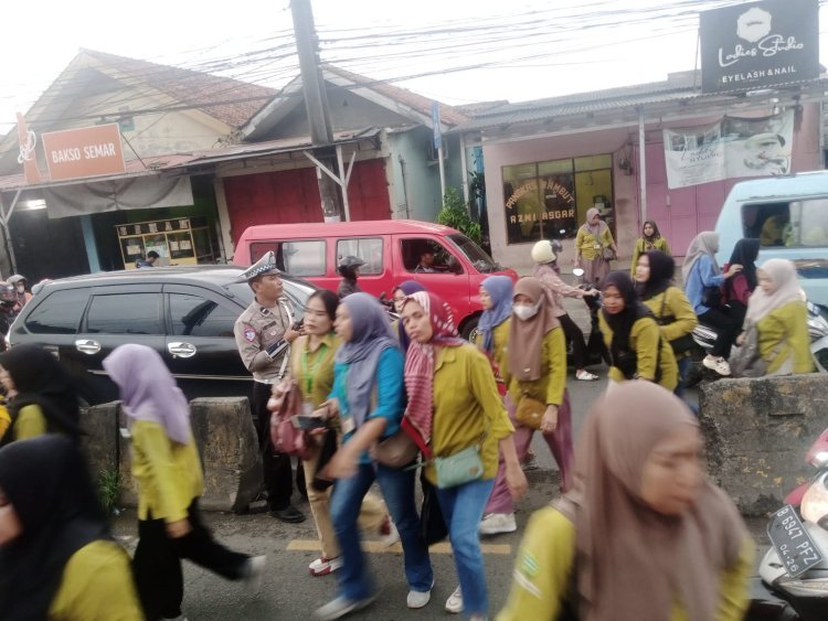 Polsek Cikupa Gelar PECAK Sore, Wujudkan Kamseltibcar Lantas di Pertigaan Columbus