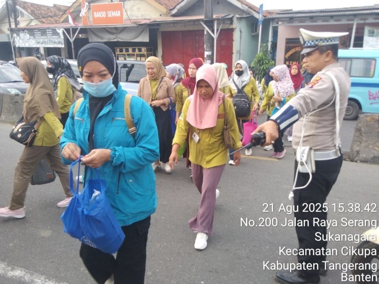 Polsek Cikupa Gelar PECAK Sore, Ciptakan Kamseltibcar Lantas di Pertigaan Columbus