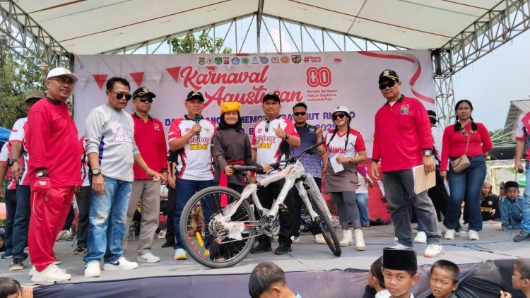 Ribuan Warga Meriahkan Karnaval HUT RI ke-80 di Desa Bojong, Polsek Cikupa Turun Amankan Jalannya Acara