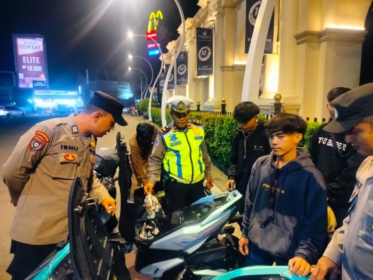 Polsek Cikupa Gelar Patroli Malam di Gerbang Citra Raya, Antisipasi Gangguan Kamtibmas
