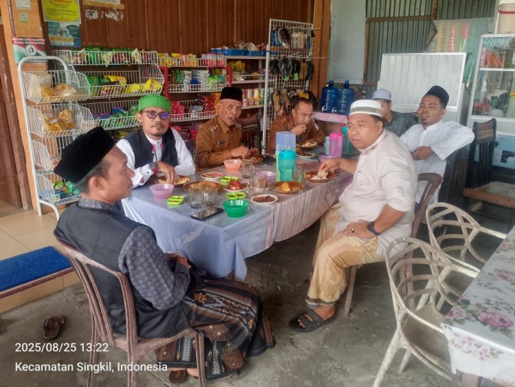 Para Ustadz Santap Siang Bersama Wakil Bupati Aceh Singkil di Rumah Makan Hawa Berkah
