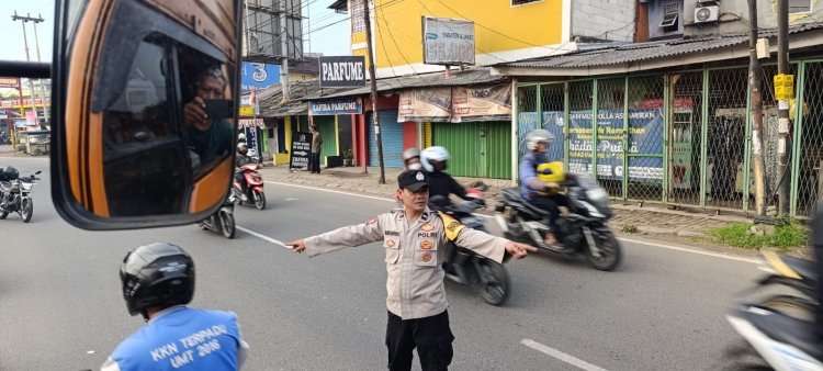 Polisi Cikupa Gelar Pengaturan Lalu Lintas Pagi Hari di Simpang Columbus