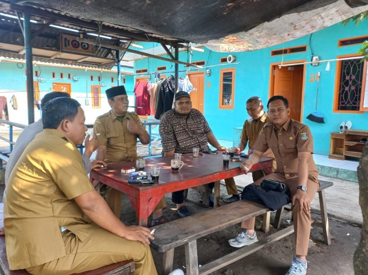 Bhabinkamtibmas Desa Pasir Gadung Sambang Perangkat Desa dan Jaro, Pererat Sinergitas Polri-Masyarakat
