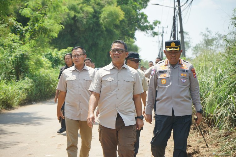 Kolaborasi Polri dan Petani: Aslog Kapolri Pantau Pembersihan Lahan Jagung di Tigaraksa