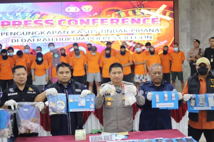 Polres Cilegon Amankan 100 Butir Ekstasi dan 21 Psikotropika