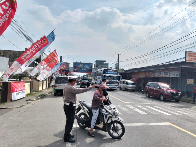 Polsek Anyar Terapkan Pengaturan Lalin, Warga dan Wisatawan Tenang di Jalan