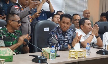 Dankodaeral IV Laksda TNI Berkat Widjanarko Bersama Forkopimda Jaga Kondusifitas Aksi Mahasiswa di Batam