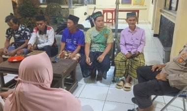 Bhabinkamtibmas Polsek Mancak Mediasi Perselisihan Anak di Musholla