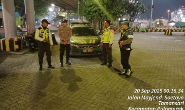 Polsek KSKP Merak Tunjukkan Eksistensi Lewat Patroli Blue Light