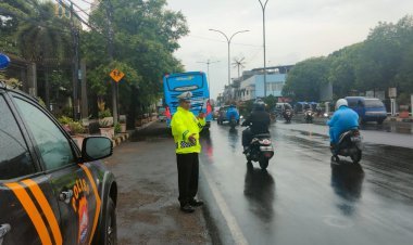 Polsek Cilegon dan Dishub Pastikan Jam Sibuk Terkendali