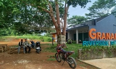 Polisi Cinangka Sambangi Penjaga Pantai dan Beri Himbauan Wisata