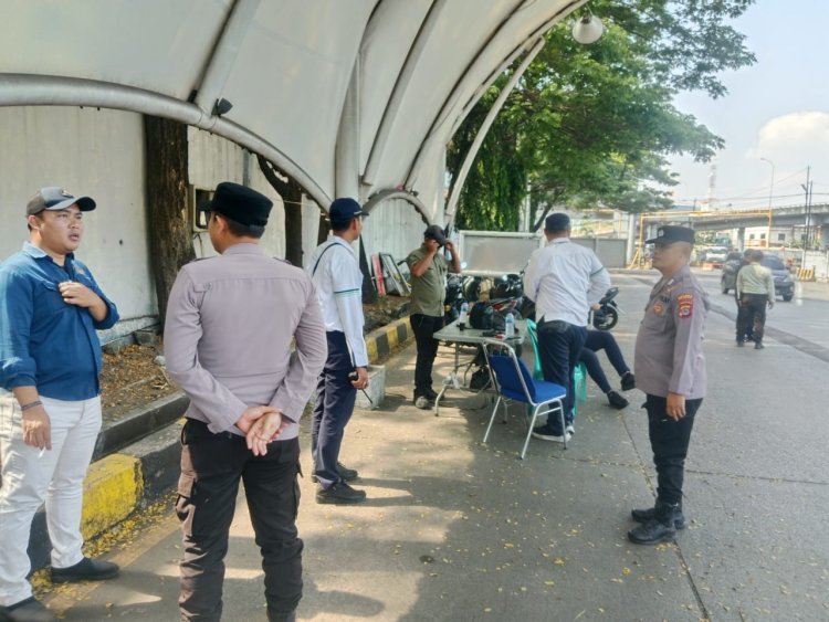 Patroli Dialogis di Kawasan Pelabuhan Merak, Polri Ajak Warga Jaga Lingkungan