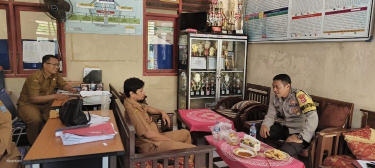 Bhabinkamtibmas Silaturahmi ke H. Jalu, Warga Diminta Aktif Jaga Lingkungan