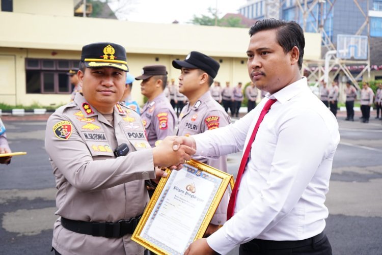 Penghargaan Kapolres Cilegon Dorong Anggota Lebih Profesional