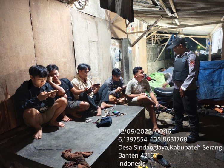 Polsek Cinangka Jaga Keamanan Lewat Patroli Blue Light Hingga Pagi
