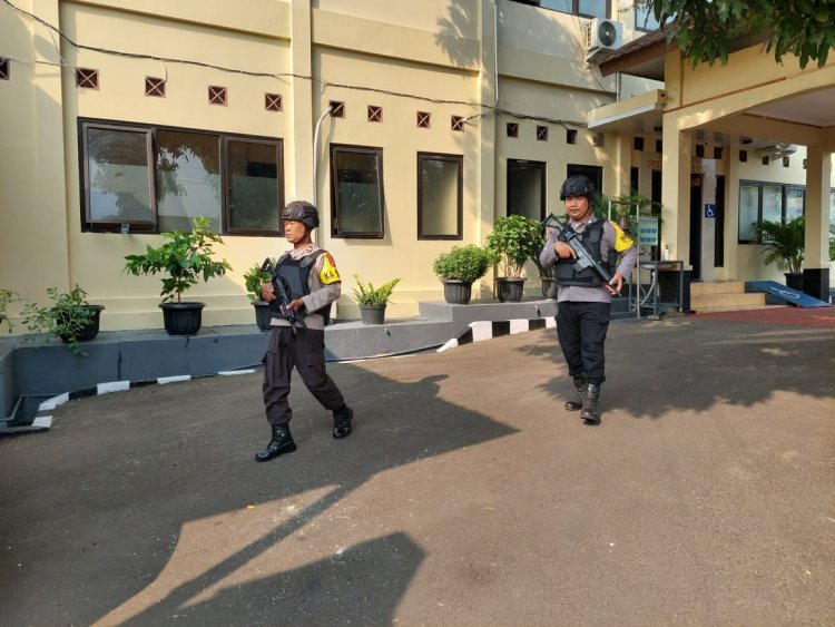 Personel Polsek Cilegon Laksanakan Sispam Guna Ciptakan Rasa Aman