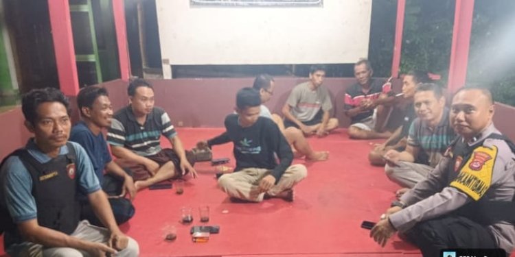 Himbauan Kamtibmas Disampaikan Bhabinkamtibmas kepada Warga Karang Tengah