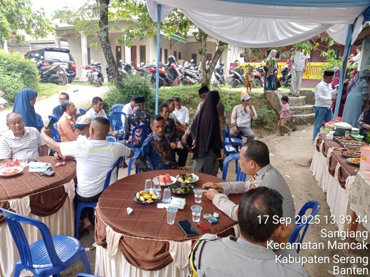 Polri Humanis, Bhabinkamtibmas Mancak Aktif Jalin Komunikasi dengan Tokoh Desa