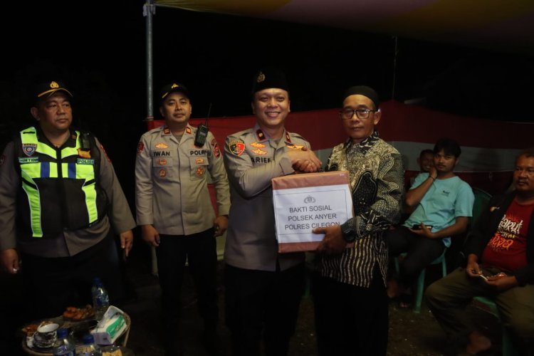 Wakapolres Cilegon Berikan Bantuan untuk Petugas Pos Kamling