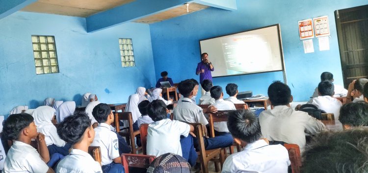 Yayasan CNI & Mahasiswa UNTARA Sosialisasi Bahaya Narkoba dan Perundungan di SMP Insan Mandiri Caringin