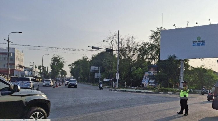 Warga Apresiasi Kehadiran Polisi Cibeber yang Rutin Atur Kendaraan Pagi