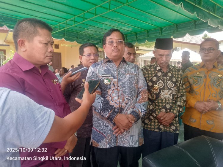 Bupati Aceh Singkil Salurkan Bantuan Sarana dan Prasarana untuk Nelayan