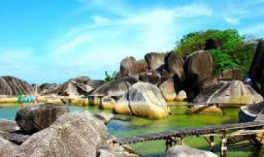 PULAU NATUNA DI KEPRI. WILAYAH YANG TERKENAL DENGAN PULAU YANG EKSOTIS